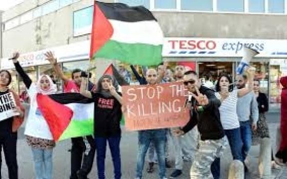 "لا لاقتصاد الإبادة"  اقتحام متجر "هوم بارغينز" في أسكتلندا