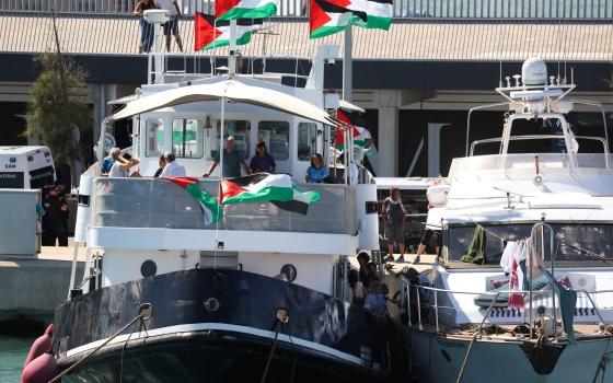 انطلق في 12 أبريل.. أسطول الصمود يصل المياه الدولية قبالة اليونان