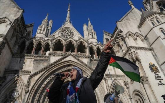 الحكومة البريطانية تطعن لإلغاء حكم قضائي يُبطل حظر حركة فلسطين