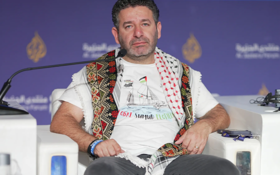 مضرب عن الماء والطعام!  تهديدات بالقتل وتعذيب يستدعي الأكسجين للناشط “سيف أبو كشك”