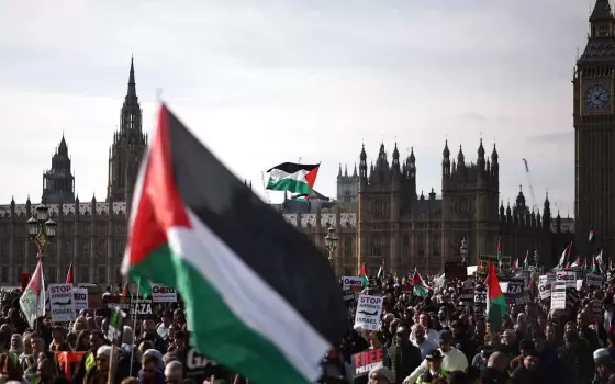اتهمت الشرطة بالعرقلة..منظمات حقوقية تُطالب قائد شرطة لندن بسحب تصريحاته ضد مسيرات فلسطين  