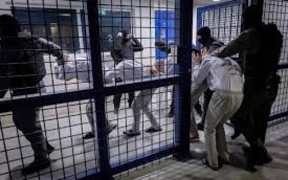 الكشف عن فظائع جنسية ممنهجة ضد الأسرى الفلسطينيين في سجون الاحتلال