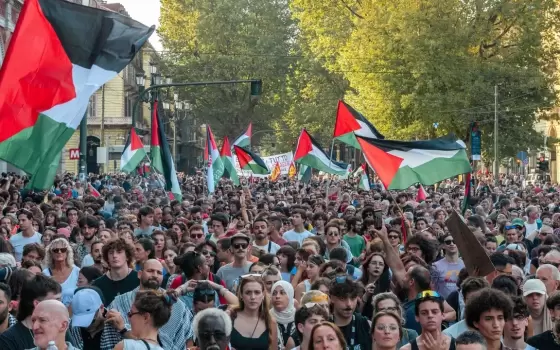 وقفة في باريس تطالب بفرض عقوبات على الاحتلال