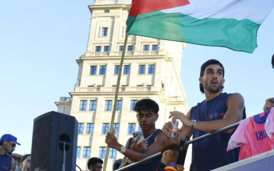 الجمهور يسحق حملات التحريض ويفتخر بالنجم يامين لامال  
