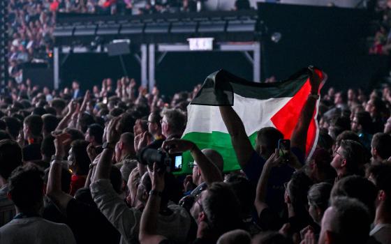 خلال العرض الأول.. طرد 4 أشخاص من “يوروفيجن” بسبب حراك مناصر لفلسطين