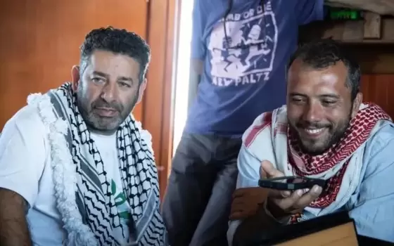 بعد أسبوعين من الاعتقال.. الإفراج عن تياغو أفيلا وسيف أبو كشك وترحيلهما من “إسرائيل”