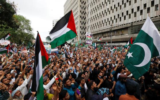 احتجاج أمام "ماكدونالدز" في إسلام آباد بسبب تقديمه وجبات مجانية لجيش الاحتلال