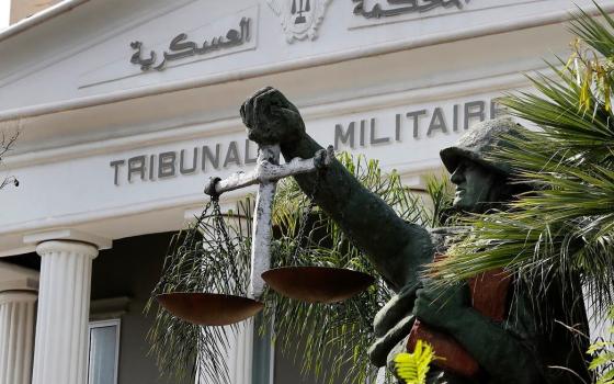 بتهمة التحريض لصالح الاحتلال..  المحكمة العسكرية في لبنان تقضي بسجن ناشطة وأستاذ جامعي  