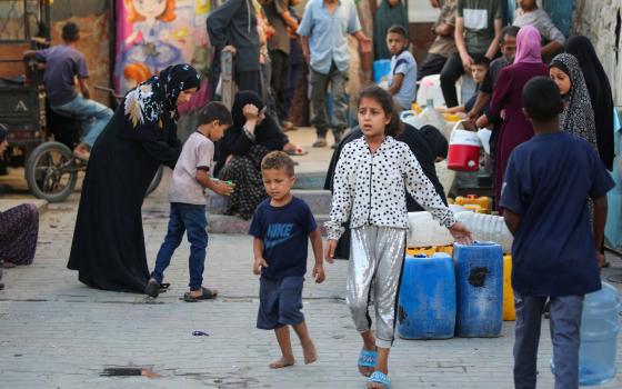 يوثق جرائم الاحتلال.. صحفيان هولنديان ينالان جائزة أوروبية عن تحقيق استقصائي
