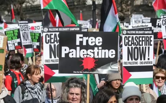 بعد شكوى نزيلين صهيونيين شركة Travelodge تراجع ظهور رسالة “Free Palestine” على شاشات غرف فندقها