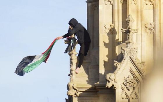 بدء محاكمة متضامن مع فلسطين تسلّق ساعة "بيغ بن" في لندن