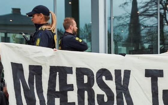 "شريكة بالإبادة" تقرير يكشف عن نقل شركة Maersk حشوات رصاص تُستخدم في تصنيع الذخائر