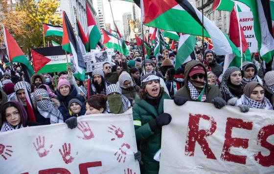 صورة لمظاهرة داعمة لفلسطين ولوقف الحرب في غزة