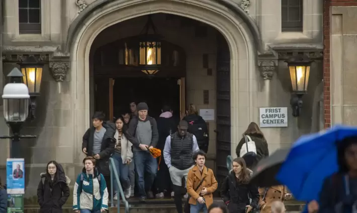 تحريض إسرائيلي ضد البروفيسور "ساتيا لارسون" 😤