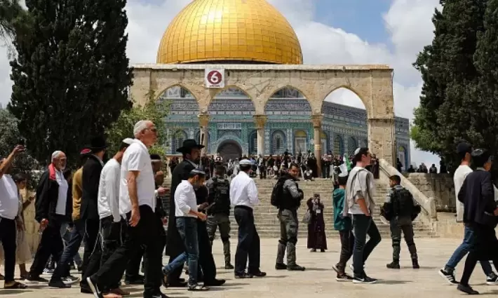 تزامنًا مع اقتحام الأقصى.. الرابطة الإماراتية تستنكر استمرار التطبيع الإماراتي😡