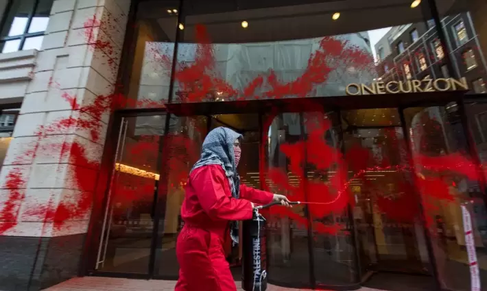 لتفكيكهم مصنع شينستون.. محكمة بريطانية تؤجل محاكمة نشطاء حركة فلسطين🫤