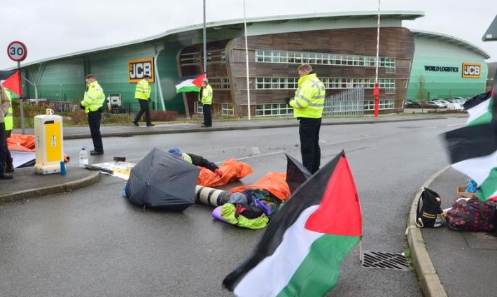 حركة مانشستر فلسطين تدين مقاضاة المعتصمين أمام شركة JCB