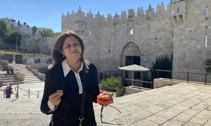 صحيفة: الجيش الإسرائيلي اعتمد سياسة الكذب لتبرير اغتيال أبو عاقلة