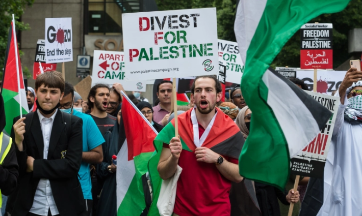 النشرة - دعوات عالمية للتضامن مع فلسطين.. والاحتلال يشتكي رفضه في كأس العالم