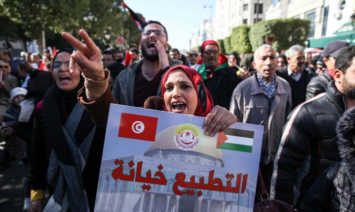 دعوات تونسية لإصدار قانون يجرّم جميع أشكال التطبيع