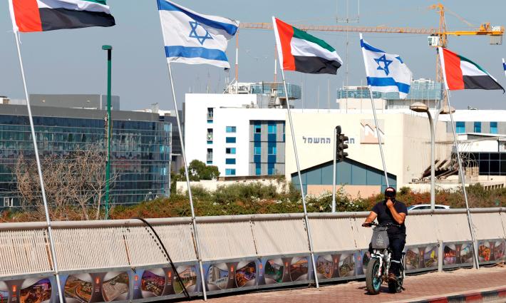 التطبيع الإماراتي يتصاعد.. رئيس مجلس مستوطنات الضفة يعلن عن اتفاقات تعاون "هائلة"