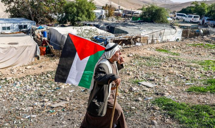 الحكومة الإسرائيلية تطالب بتأجيل رد "المحكمة العليا" بشأن الخان الأحمر ?