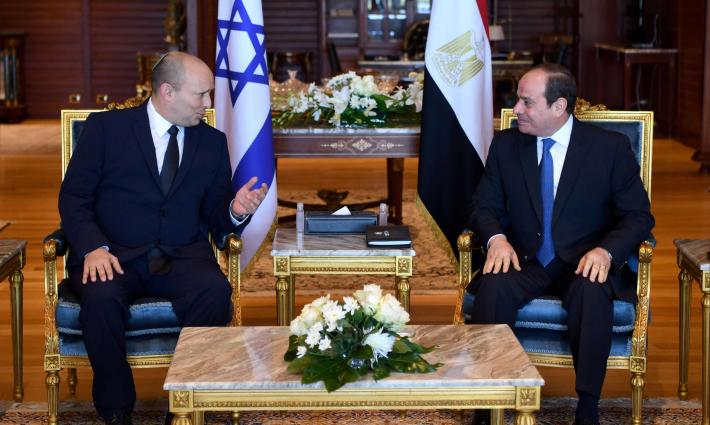 رئيس وزراء الاحتلال يعتزم زيارة القاهرة ولقاء السيسي
