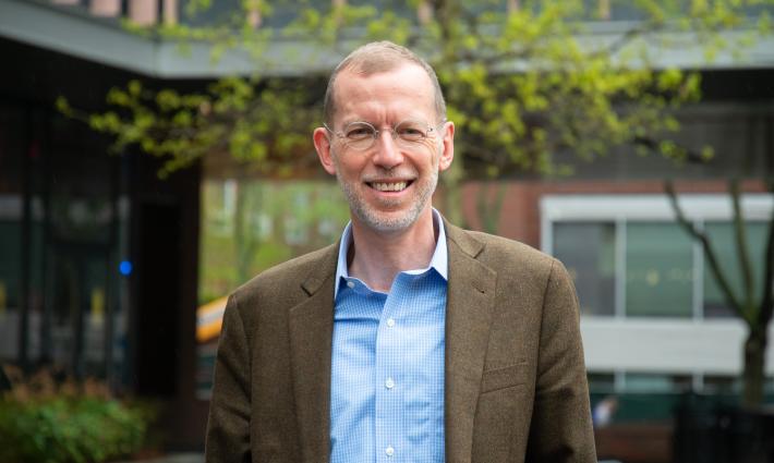 مطالبات باستقالة عميد كلية "هارفارد كندي" المتحيز لصالح الاحتلال ??