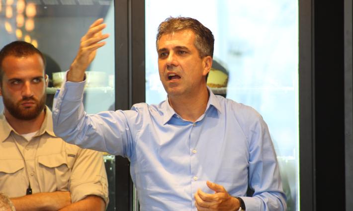 لـ "مخاوف أمنية".. الوفد الإسرائيلي ينسحب من مؤتمر البحرين