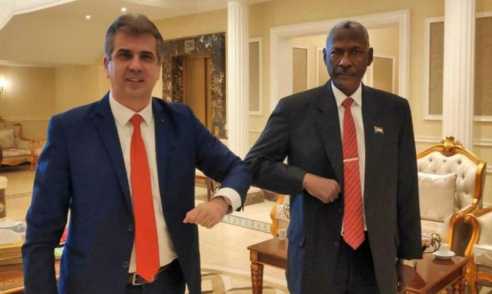 تنافسٌ على التطبيع في السودان بين القيادات المدنية والعسكرية