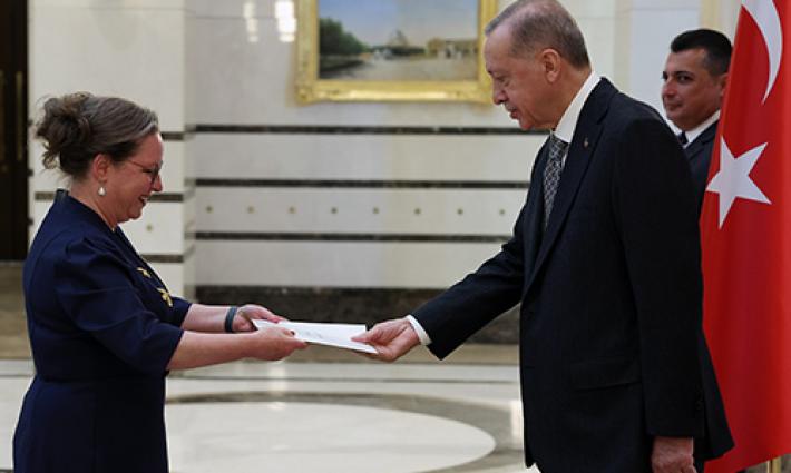 النشرة - اعتماد سفيرة الاحتلال الجديدة لدى تركيا.. و"بِن آند جيري" تنسحب كليًا من "إسرائيل"