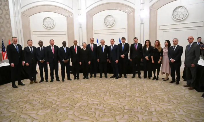 بمبادرة "إماراتية - إسرائيلية".. نتنياهو يلتقي 13 سفيرًا أمميًا