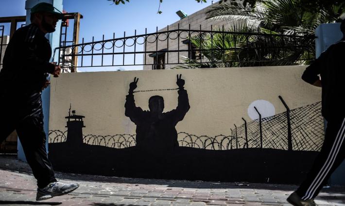 الحركة الأسيرة تدين لقاء تطبيعي نسّقت له موظفة من هيئة الأسرى