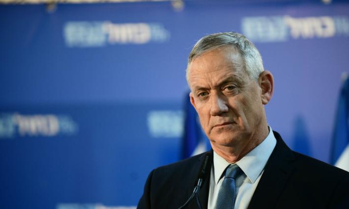 محكمة هولندية: غانتس يتمتع بحصانة من المحاكمة عن قصف غزة