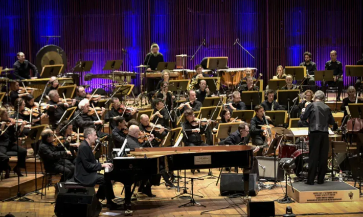 الأوركسترا الإسرائيلية تقدم عرضًا في الإمارات ?