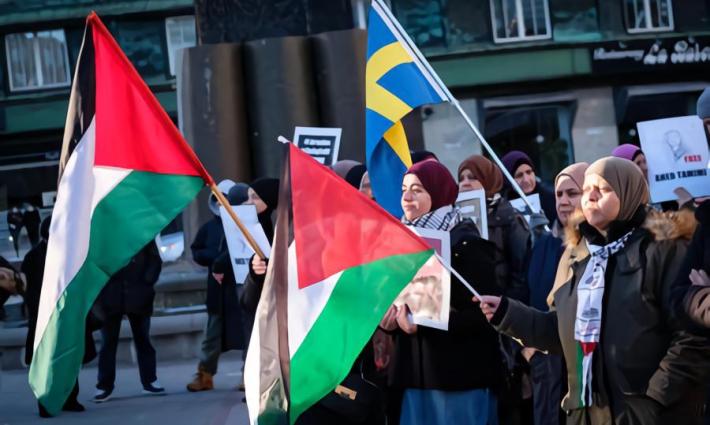 وقفة تدعو لمقاطعة المنتجات الإسرائيلية في ستوكهولم السويدية