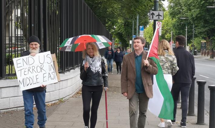 ناشطون أيرلنديون يتظاهرون تضامناً مع الفلسطينيين في دبلن
