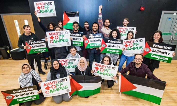 وقفة احتجاجية ضد الشركات الداعمة للاحتلال الإسرائيلي في جامعة مانشستر