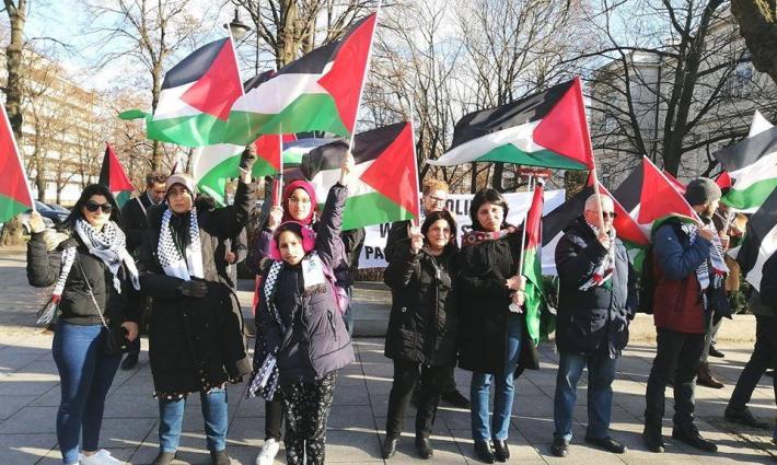 وارسو.. الجالية الفلسطينية تنظم وقفة احتجاجية ضد صفقة القرن