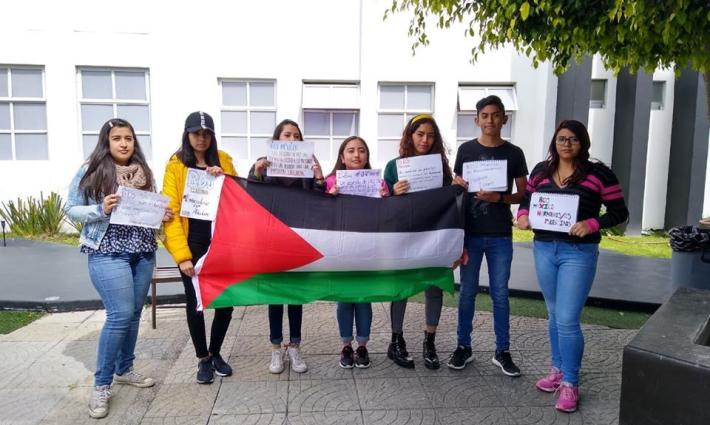 رفضاً لصفقة القرن.. وقفة احتجاجية لطلاب في مدينة بويبلا المكسيكية