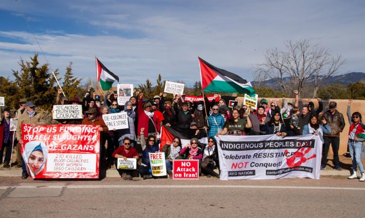 "الأمة الحمراء" تعيد رسم جداريات حول فلسطين في الولايات المتحدة