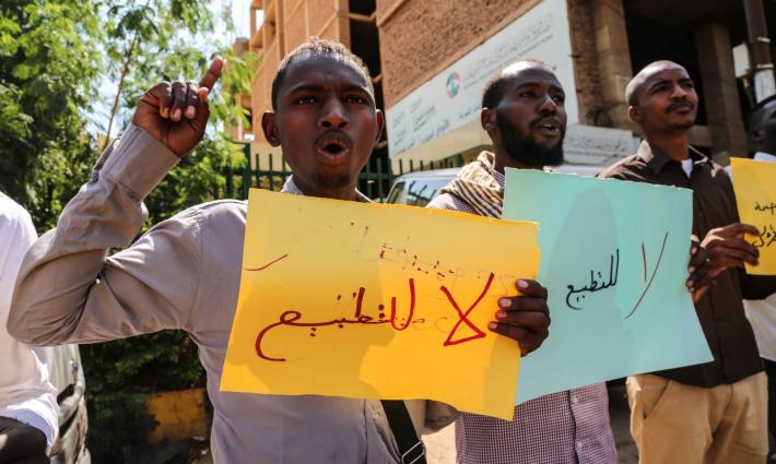 باحث سوداني يُروّج للتطبيع المجتمعي مع الاحتلال الإسرائيلي