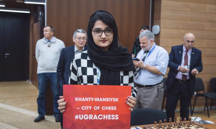 لاعبة شطرنج إيرانية تنسحب من بطولة دولية رفضاً للتطبيع الرياضي