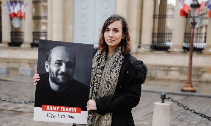 مطالبات للسلطات المصرية بالإفراج عن رامي شعث بعد عام من الاعتقال