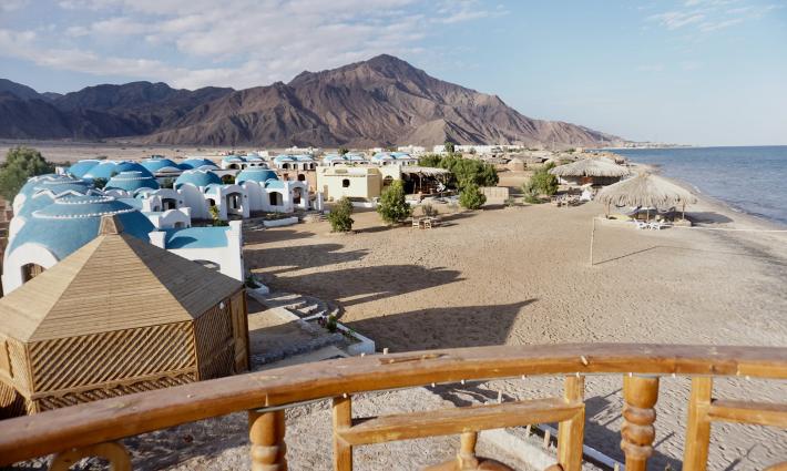 حملة تقييم سلبي لفندق Dana Beach Camp المستضيف لمهرجان إسرائيلي