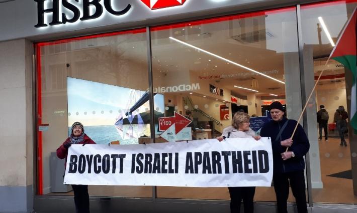 وقفة احتجاجية ضد بنك HSBC في مانشستر