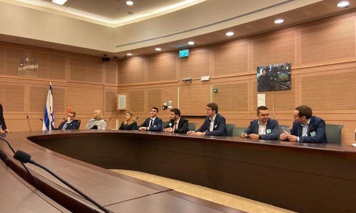 حملة تونسية تدين مشاركة وفد شبابي تونسي بمؤتمر في تل أبيب