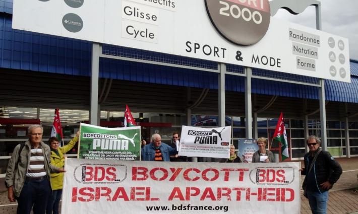 وقفة احتجاجية في مدينة كليرمون فيران الفرنسية ضد شركة بوما