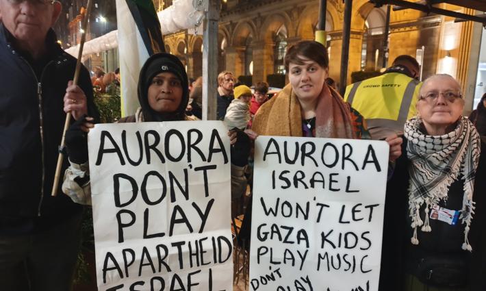 ناشطون يطالبون الفنانة أورورا أكسينز بإلغاء حفلها في تل أبيب