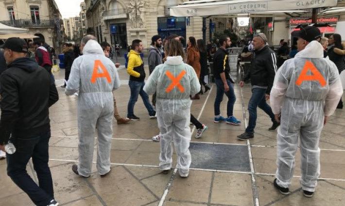 وقفة احتجاجية ضد شركة أكسا للتأمين في مدينة مونبيلييه الفرنسية